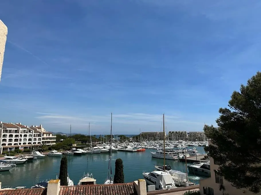 公寓 孔格林L'Atelier Marin Sur Le Port Des Marines公寓